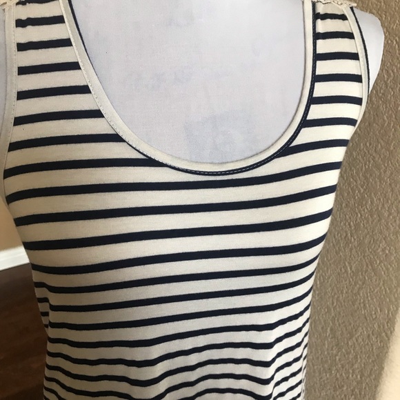 Pre-used Free 💋Kisses Top Striped - Picture 2 of 5
